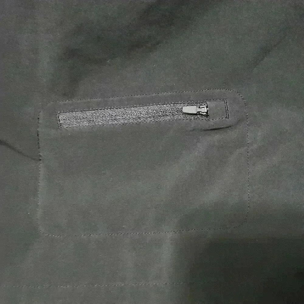 Under Armour Windbreaker - Picture 9 of 9